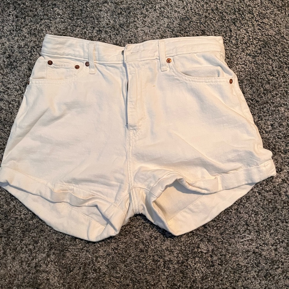 LEVIS PERFECT CONDITION HIGH RISE WHITE SHORTS
